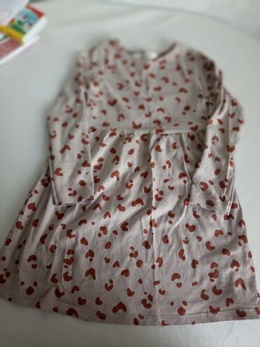 платье 8: Детское платье, цвет - Бежевый, Б/у