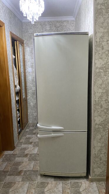 atlant kreslo: Б/у Холодильник Atlant, Двухкамерный, цвет - Белый