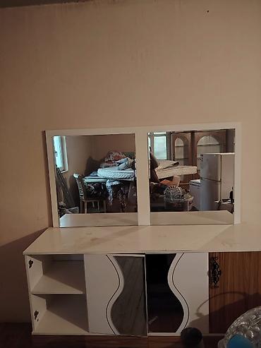 ag masa: Mebel dəsti – vitrin, TV stendi və güzgülü komod Təsvir: - Üslub: ağ — 1