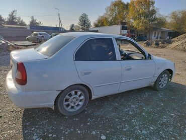 старое авто: Hyundai Accent: 1999 г., 1.6 л, Механика, Бензин, Седан