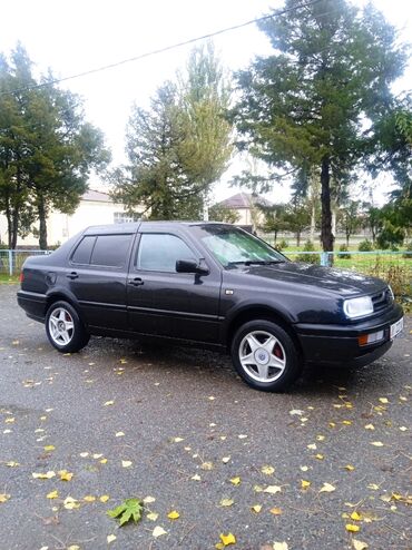 Volkswagen: Volkswagen Vento: 1992 г., 1.8 л, Механика, Бензин, Седан