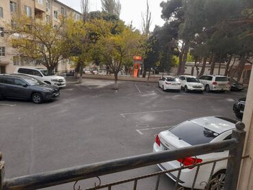 Kommersiya daşınmaz əmlakının satışı: Binəqədi rayonu 9-cu mkr da (204) kv obiyekt satıram 1 kv m (4000) — 3