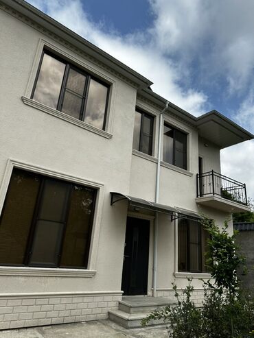 Hovuzlar: Şəxsi evimdir. Günlük icareye verilir. Hər bir şəraiti var. 4 — 2