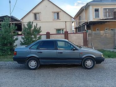 pass: Volkswagen Passat: 1990 г., Седан — 4