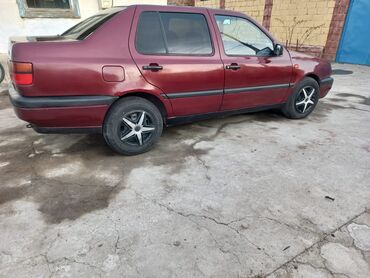 Volkswagen: Volkswagen Vento: 1994 г., 1.8 л, Механика, Бензиновая, Седан — 8
