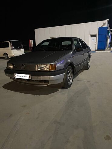 объем 1: Volkswagen Passat: 1990 г., 1.8 л, Механика, Бензин, Седан