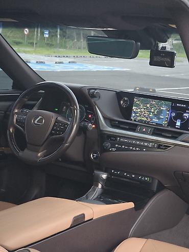 Другие детали салона: Lexus — центральная консоль и интерьер с премиальным функционалом — 12