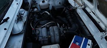 VAZ (LADA): LADA 2107 – ağ rəngli sedan Xüsusiyyətlər: - Korpus: 4 qapılı sedan — 4
