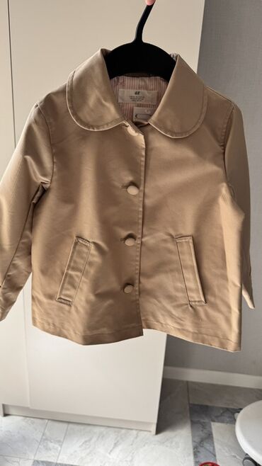 одежда для дома: H&M 🧥Этот тренч идеально подходит для весенней и осенней погоды