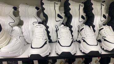 Ayaqqabılar: Məhsul: Kişi və qadın ayaqqabıları – gündəlik və stil kombinasiyası — 21