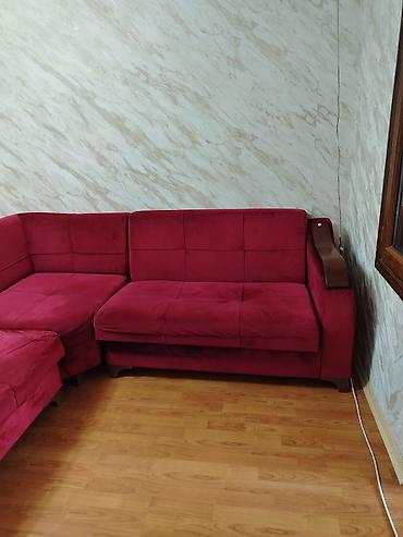 Divanlar: Qonaq otağı üçün künc divan satılır. Divan tünd qırmızı/bordo — 2