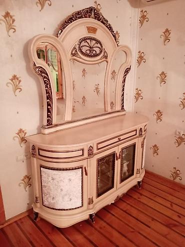 panel radiatr: Klassik üslubda konsol-vitrin və güzgü dəsti - Rəng: krem/bej — 1