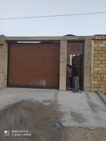 Qaraj darvazaları: Müxtəlif materiallardan hazırlanmış, mühafizə və rahatlıq təmin edən — 26