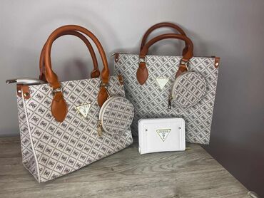 Torbe: Guess ❤️
Novčanik:
Cena 1750 din. +ptt 📌
Torbica:
Cena 2900 din +ptt 📌 — 3