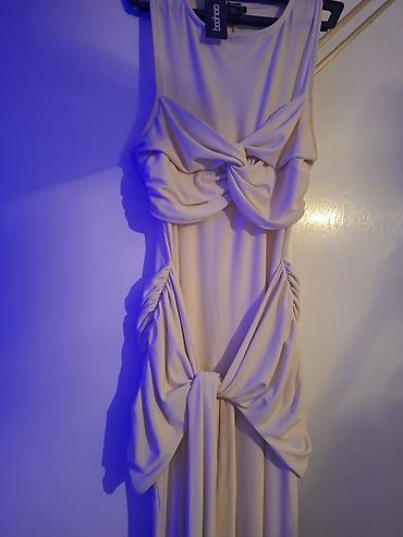 cizme givenchy: Boohoo “Ruched Twist Detail Racer Neck Maxi Dress” – krem - Model — 2