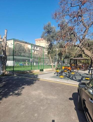 1 otaql: Hostel 1 neferin qalmasi 10 azn.ayliq qalanlara endirim olacaq.elave — 10