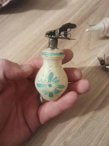 Yeni il oyuncaqları və bəzəkləri: Məhsul: Köhnə yolka bəzəkləri – 5 ədəd klipsli oyuncaqlar Təsvir: - — 10