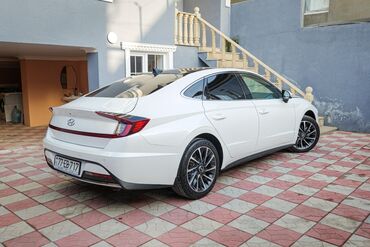 Hyundai: Hyundai Sonata: 2 l | 2022 il Sedan — 5