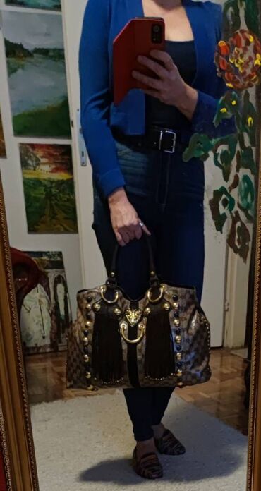 Torbe: Gucci. Fantastična.

Bez ikakvih nedostataka.
45cm x 28cm x 10cm — 8