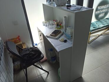 Стойки ресепшн: Столы ресепшен Администраторский стол Кассовый стол Занимаемся — 42