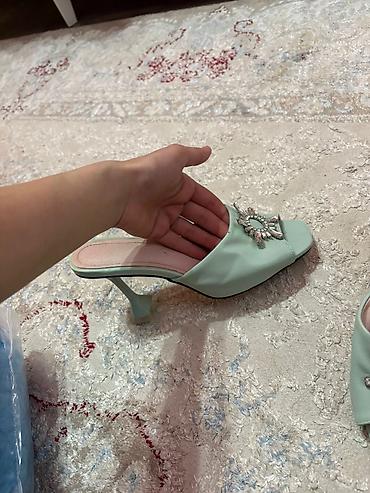 yaşıl şalvar: Minty yaşıl rəngdə zərif qadın mule sandaletləri - Model: açıq — 1