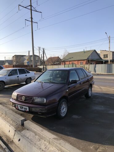 Volkswagen: Volkswagen Vento: 1993 г., 1.8 л, Механика, Бензин, Седан