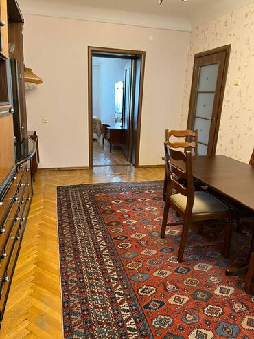 Uzunmüddətli kirayə mənzillər: Bakı, 3 otaqlı, Köhnə tikili, m. Neftçilər, 70 kv. m