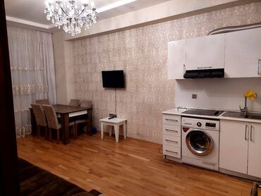 Uzunmüddətli kirayə mənzillər: Qaraev metrosuna yaxin 17 mertebeli binanın 3-cu mərtəbəsində — 11