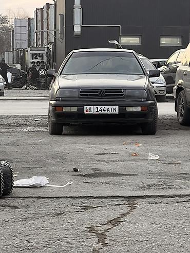 спринтер батовой: Volkswagen Vento: 1995 г., Механика, Седан — 5