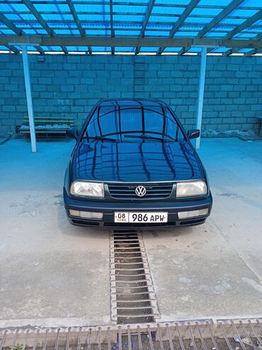 Volkswagen Vento: 1996 г., 1.8 л, Механика, Бензин, Седан