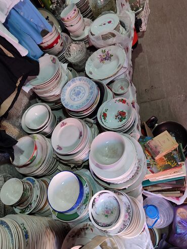 мусорные баки купить в бишкеке: Продаю посуду, сковородки, кастрюли,баки и много другого