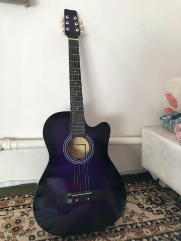 гитара размер 41: Гитара в хорошем состоянии 
2500сом
платная доставка 
размер 39