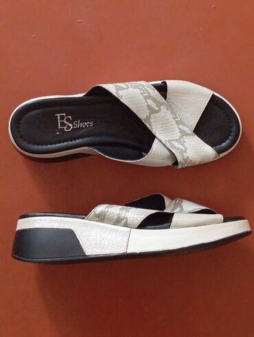 горная обувь: Женские шлепанцы ES Shoes на платформе с открытым носком и