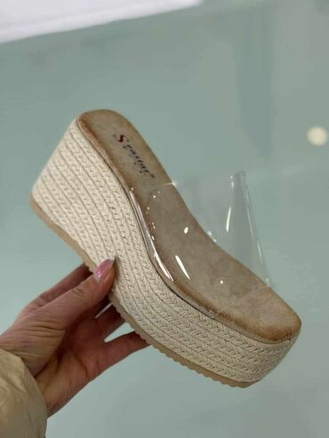 vesna papuce: Fashion slippers