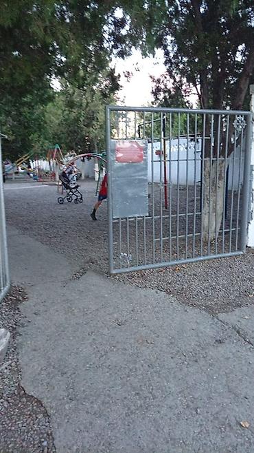 верхний жал: 🏠 Продаётся малосемейка в Бишкеке 📍 Район Таатана 📐 Площадь: 18 м² 🏢 — 9