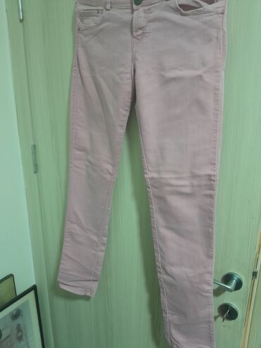 predator pantalone: Sjajne bebi roze farmerke, i stoje super,sa elastin̈om