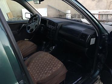 Volkswagen Vento: 1996 г., 1.8 л, Механика, Бензин, Седан