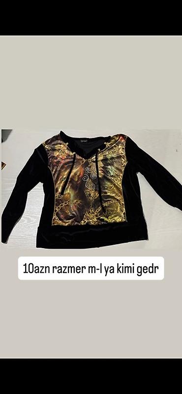 Svitşotlar: Satılır – qadın geyimləri seçimi: - Qara kapüşonlu svitşot: ön — 20