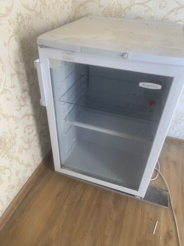 купить витринный холодильник для рыбы: Однокамерный холодильник "Бирюса" белого цвета со стеклянной дверцей