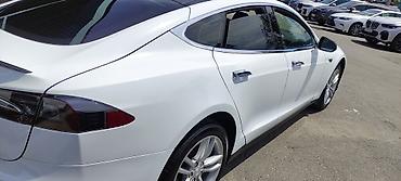 порте: Tesla Model S: 2014 г., Электромобиль, Седан — 3