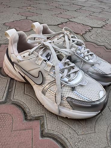 Кроссовки Nike (модель в ретро‑беговом стиле) - Цвет: белый с