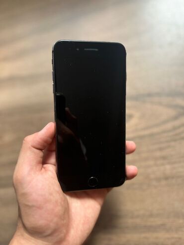 iphone 8 plus ekran qiymeti: IPhone 8 Plus, Qara