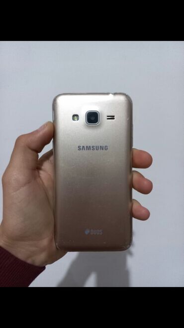 samsung mini telefon: Samsung Galaxy J3 2016, цвет - Золотой