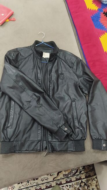 джинсовая куртка мужская с капюшоном: Куртка 5XL (EU 50), цвет - Черный