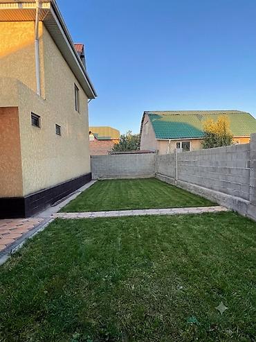 Продажа коттеджей и домов: Продаётся двухэтажный жилой дом с благоустроенным двором. Участок 5 — 11