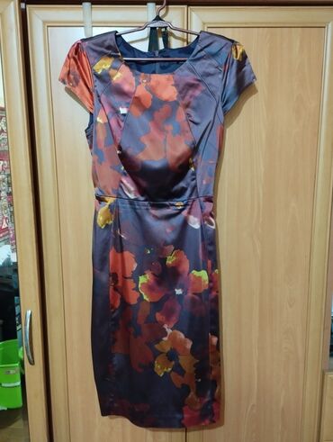 женское платье из вельвета: Коктейльное платье, Миди, M (EU 38)