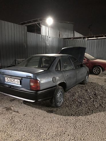 50 000: Opel Vectra: 1989 г., Механика, Бензин, Седан — 6