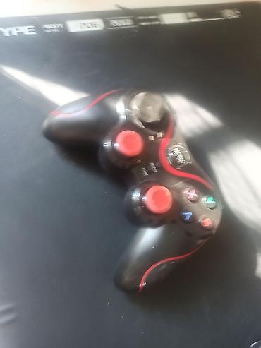 2.4g wireless controller gamepad: Məhsul: Simsiz oyun pulti Xüsusiyyətlər: - Rəng: qara-qırmızı - — 4