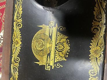 kiçik maşınlar: Mexaniki tikiş maşını – əl fırlatmalı, çuqun gövdəli klassik model — 8