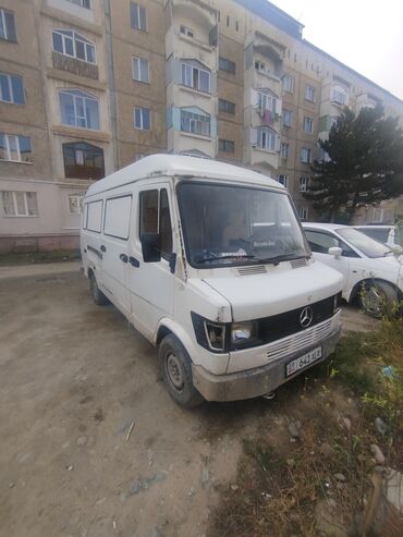полприцеп тягач: Mercedes-Benz C 160: 1990 г., 2.9 л, Механика, Дизель, Вэн/Минивэн